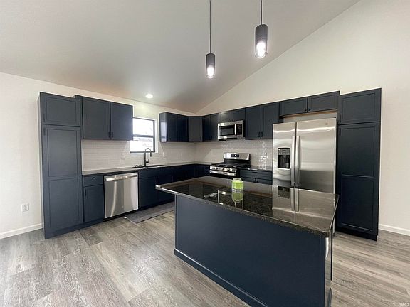 5th image of 23884 Oakdale St