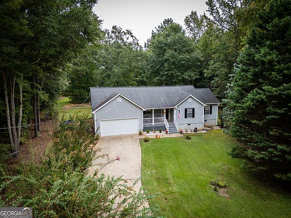 2nd image of 405 Jordan Ln