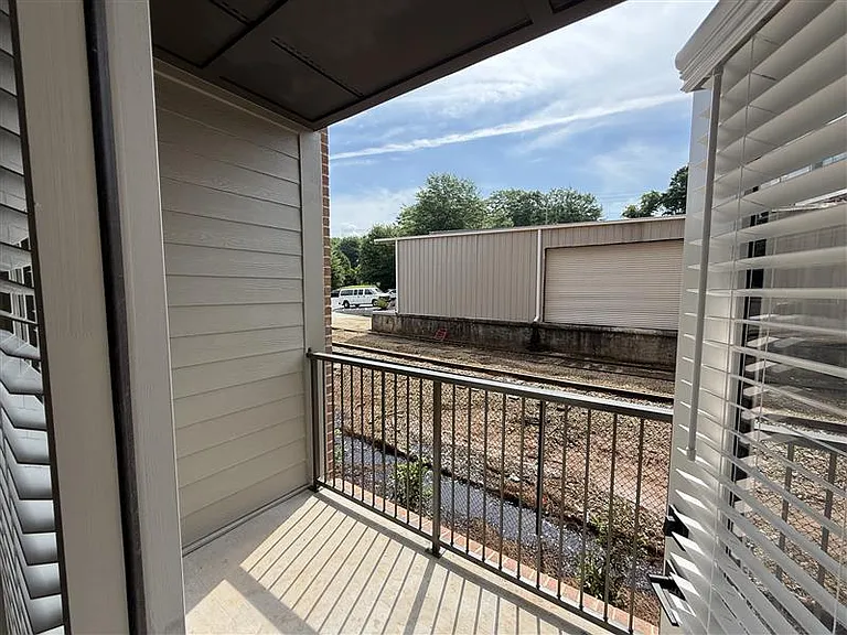 District on the Etowah Apartments — Photo 1167