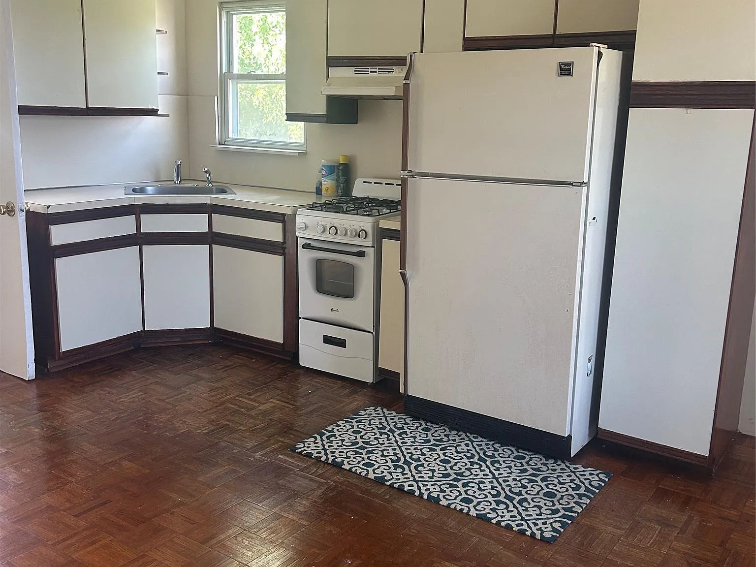 2 bed, 1.0 bath, 1865 sqft, $2,500 — Photo 4