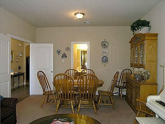 4th image of 5201 Chase Landing Dr