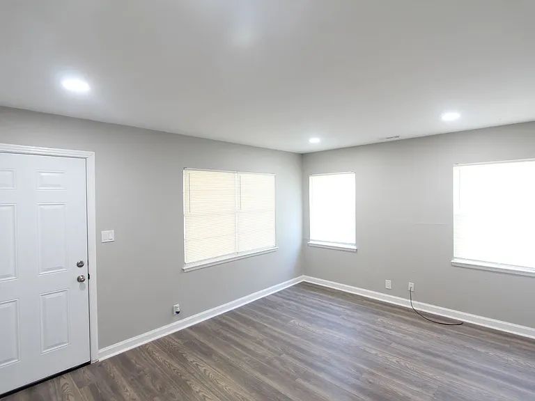 7808 Vienna Ave — Photo 3