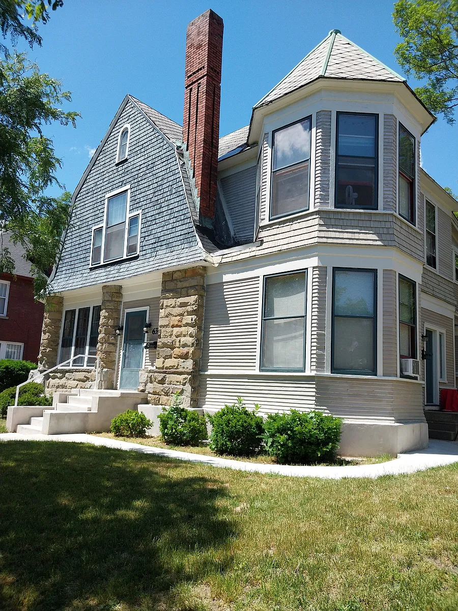 Building Photo - 631 E Fulton St #5