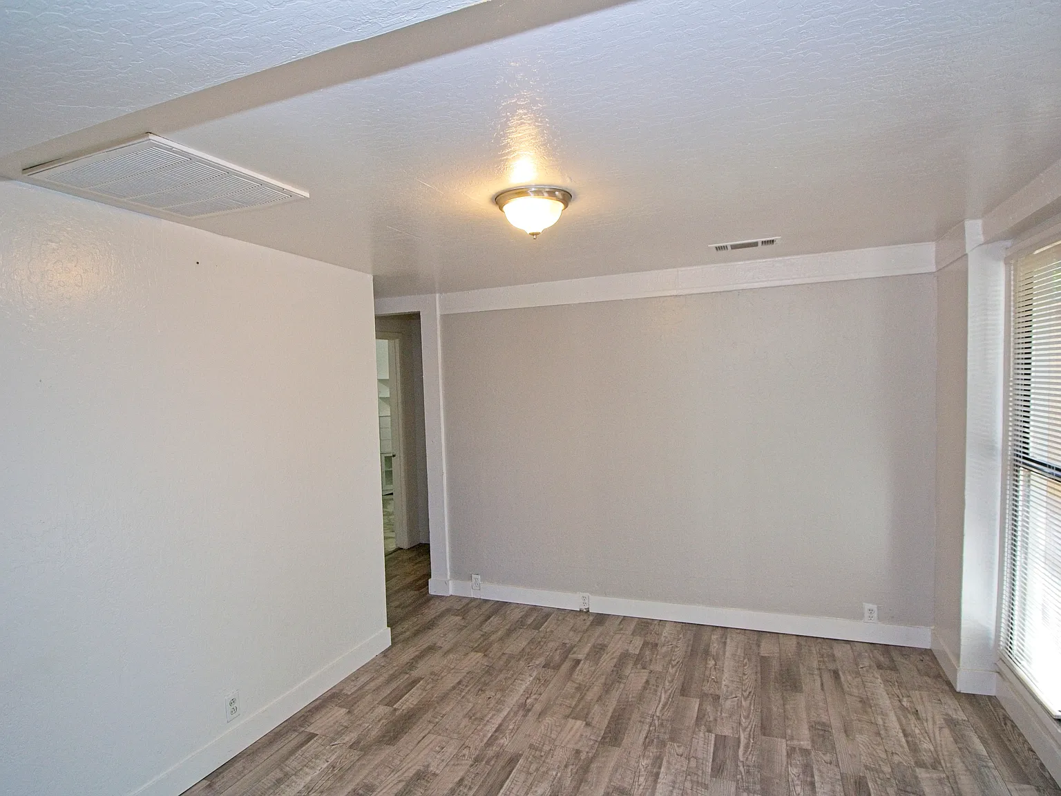2 bed, 800 sqft, $1,600 — Photo 4