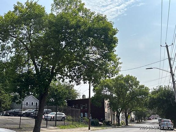 Exterior Neighborhood (street photo)