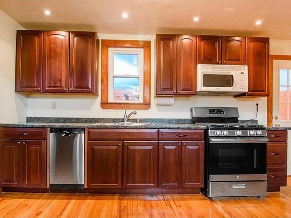 3rd image of 33 Pierce St
