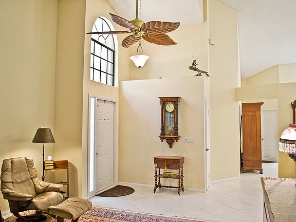 5th image of 10952 Stafford Cir S