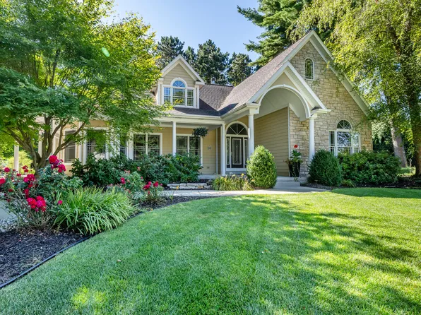 1924 Hidden Pines Trl #A, Stevensville, MI 49127