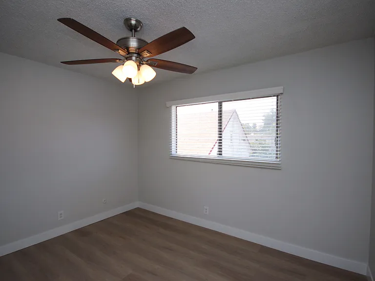 2505 W Grand Ave #F — Photo 18