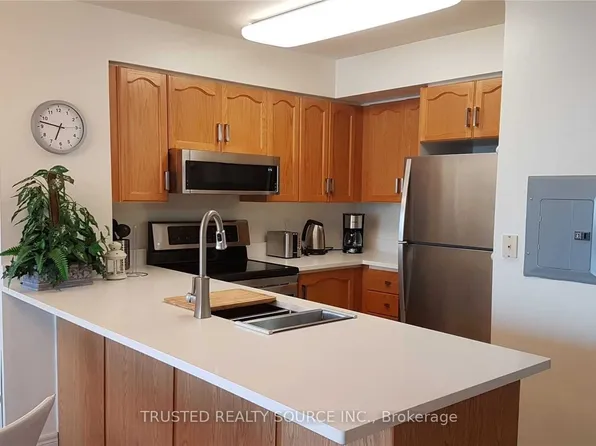 43 Eglinton Ave E Unit 1808, Toronto, ON M4P 1A2