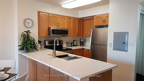 43 Eglinton Ave E #1808 Photo 1