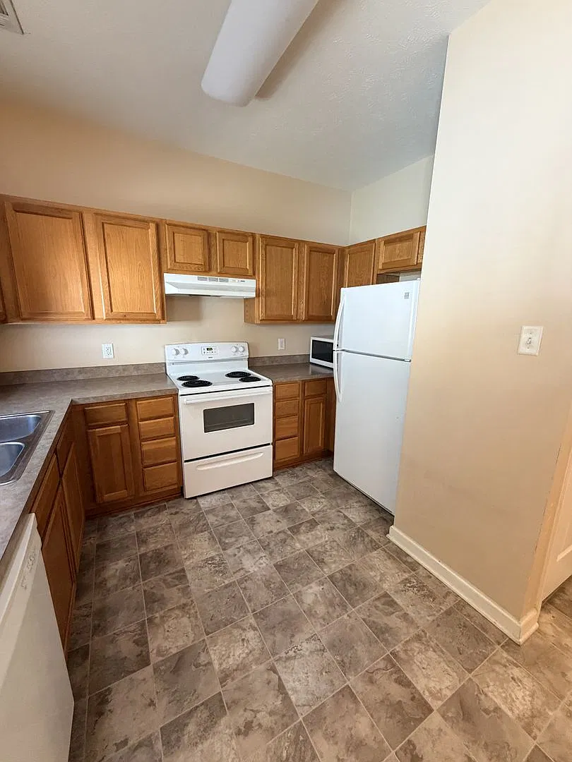 2714 Gage Dr — Photo 3