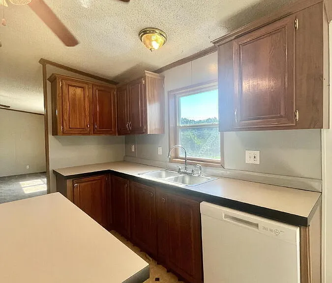 223 Bradford Ln — Photo 22