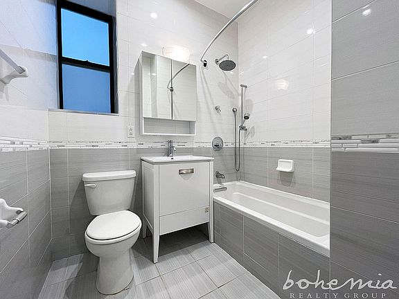 3rd image of 126 W 112th St #5CC