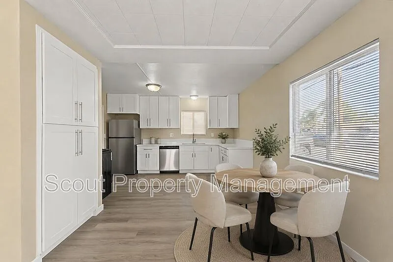 2 bed, 1.0 bath, 960 sqft, $2,000 — Photo 2