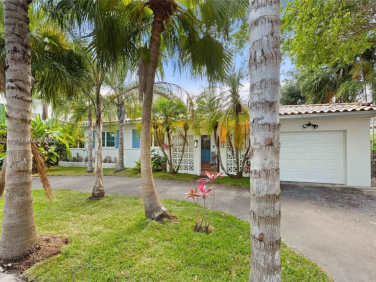 5614 San Vicente St — Photo 3