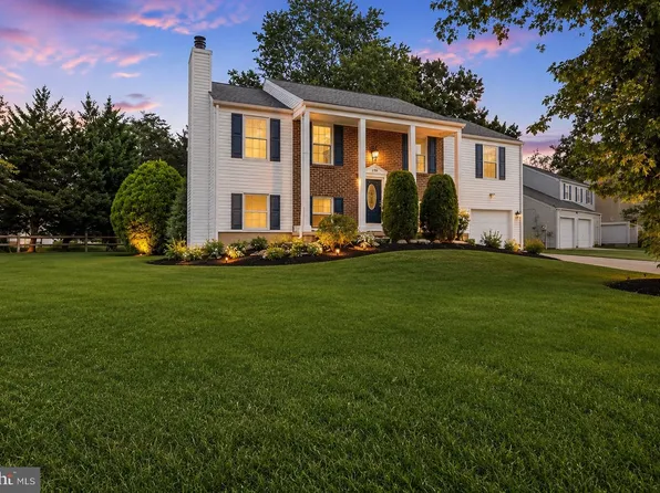 2570 Sussex Ct, Waldorf, MD 20602