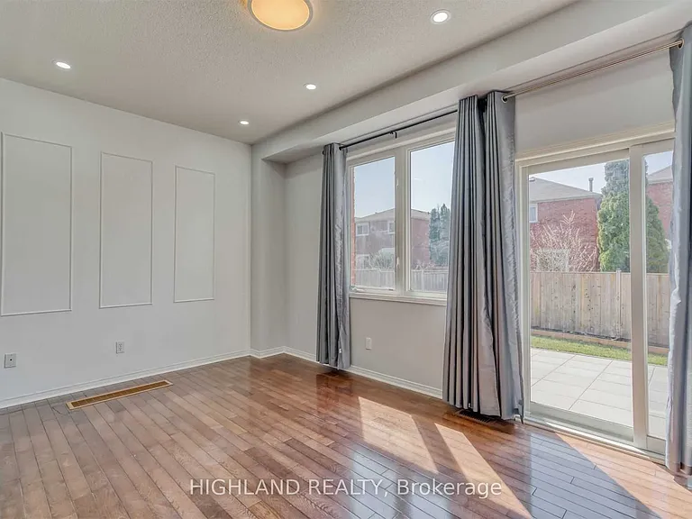 763 Millworks Cres — Photo 4