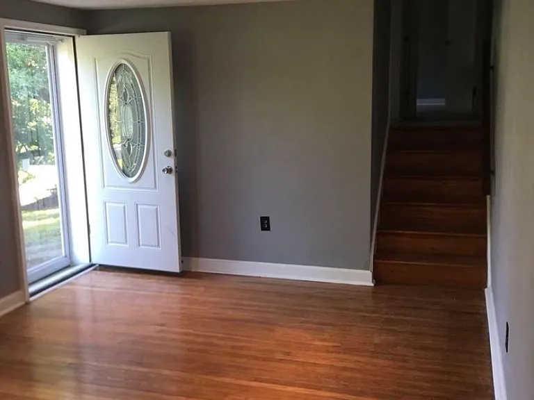 106 Meadowbrook Ln — Photo 6