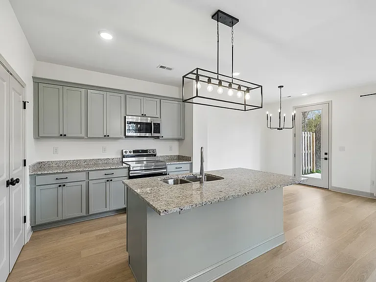 8416 Whisper Ln — Photo 3