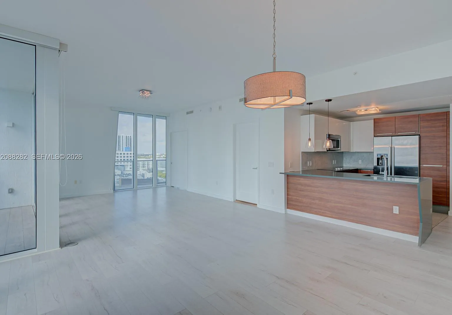 The Crimson Condo — Photo 2