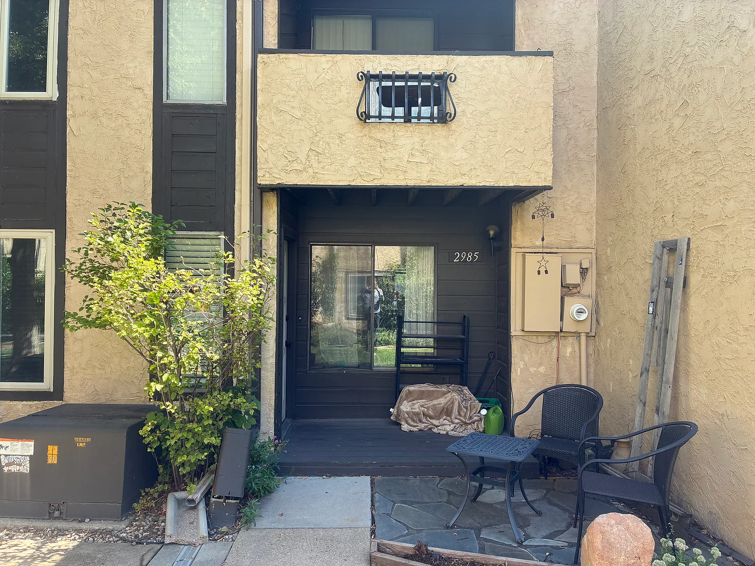 3 bed, 924 sqft, $1,130 — Photo 2