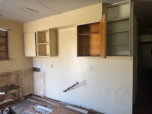 5th image of 1772 Riverside Blvd