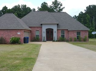 135 Eagle Point Rd, Leesville, LA 71446