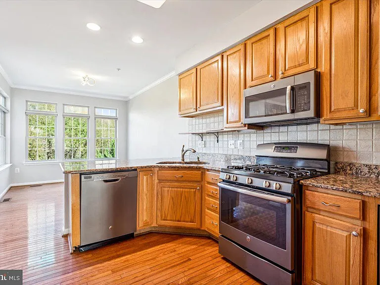 2442 Rippling Brook Rd — Photo 10