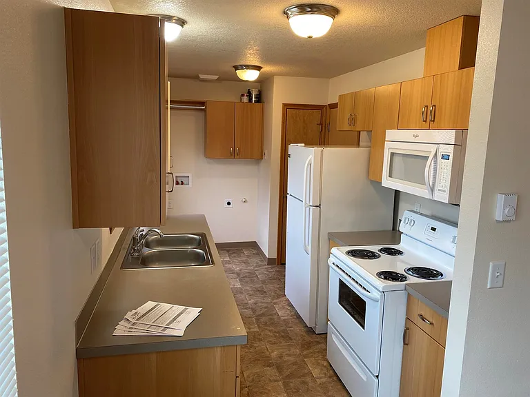 1495 N Goerig St #B — Photo 10