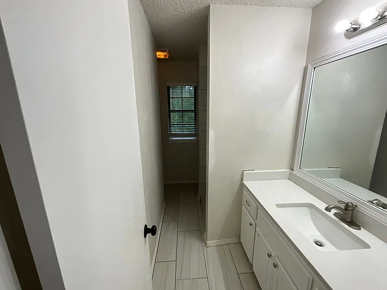 2801 N Hiwassee Rd — Photo 5