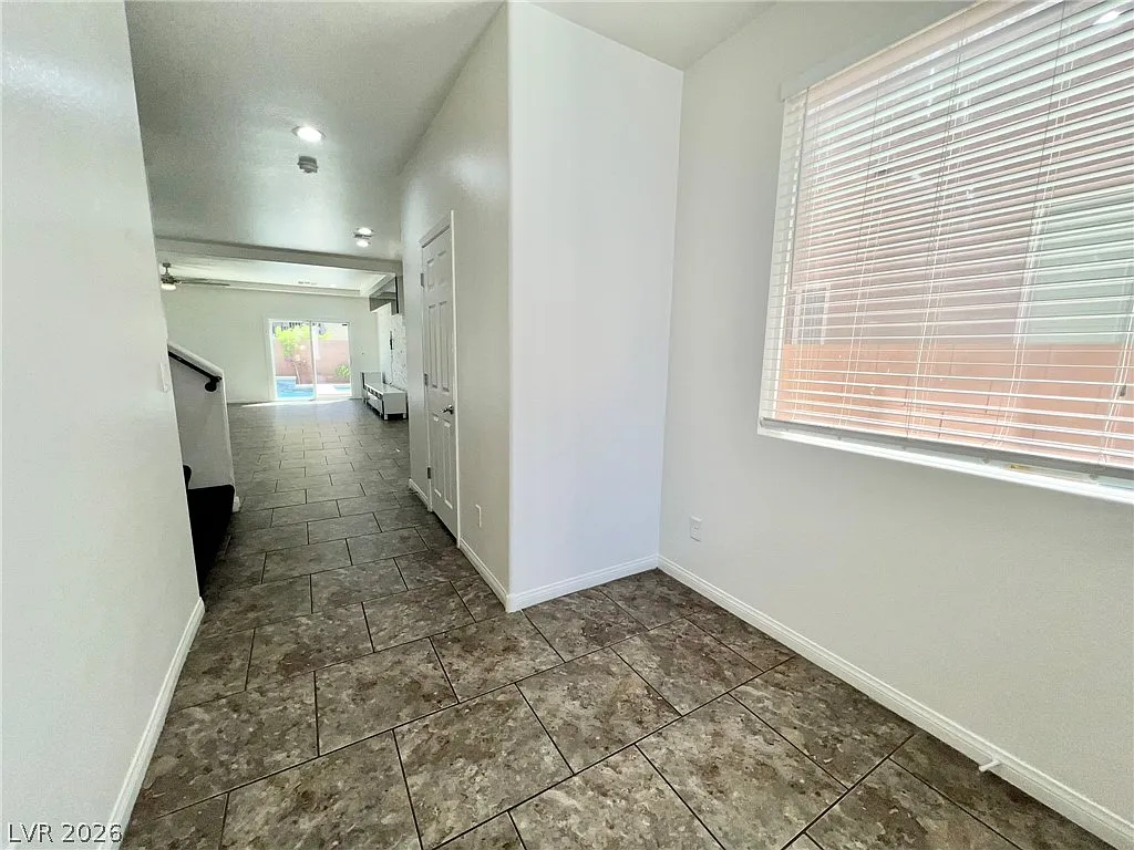 4 bed, 2.5 bath, 2292 sqft, $3,300 — Photo 3
