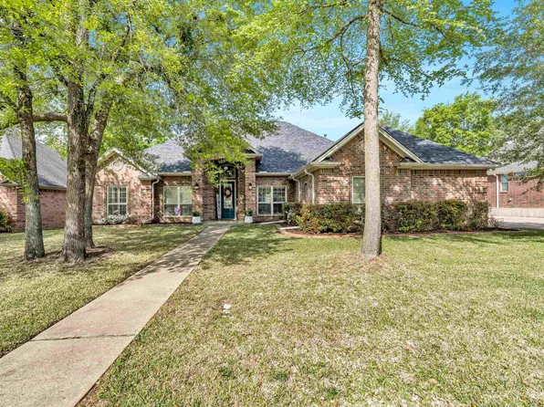 1922 Old Oak Dr, Tyler, TX 75703