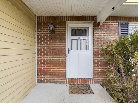 4th image of 843 Robin Rd