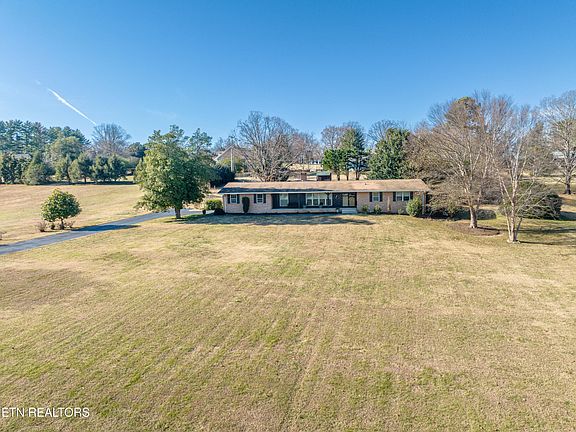 2nd image of 1827 Southwood Dr