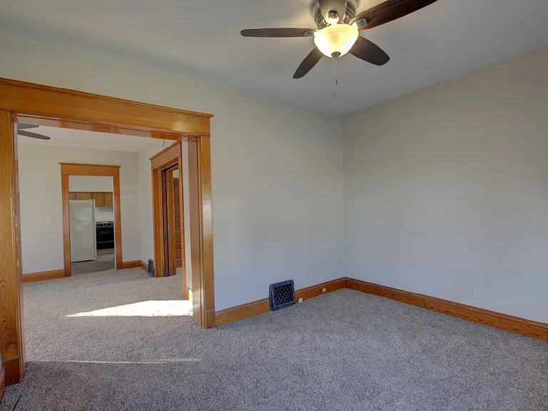 514 S Clark St — Photo 20