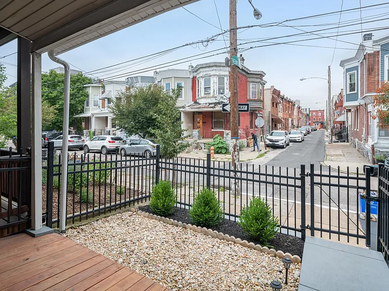 2820 W Stiles St — Photo 13