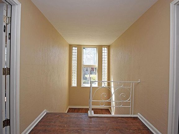 4th image of 1526 Blair Ave