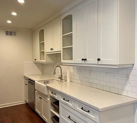 3rd image of 7575 Katy Fwy APT 111