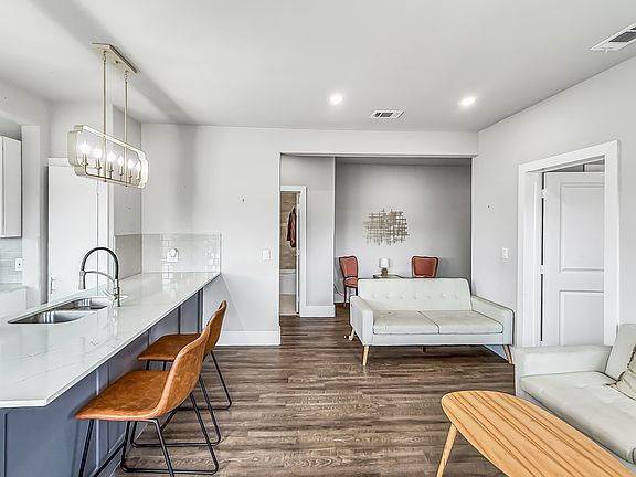 5th image of 801 N Marsalis Ave #204