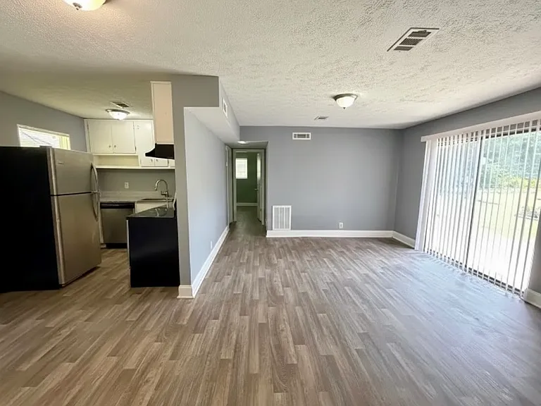 1502 Waverly Way #B-2 — Photo 10