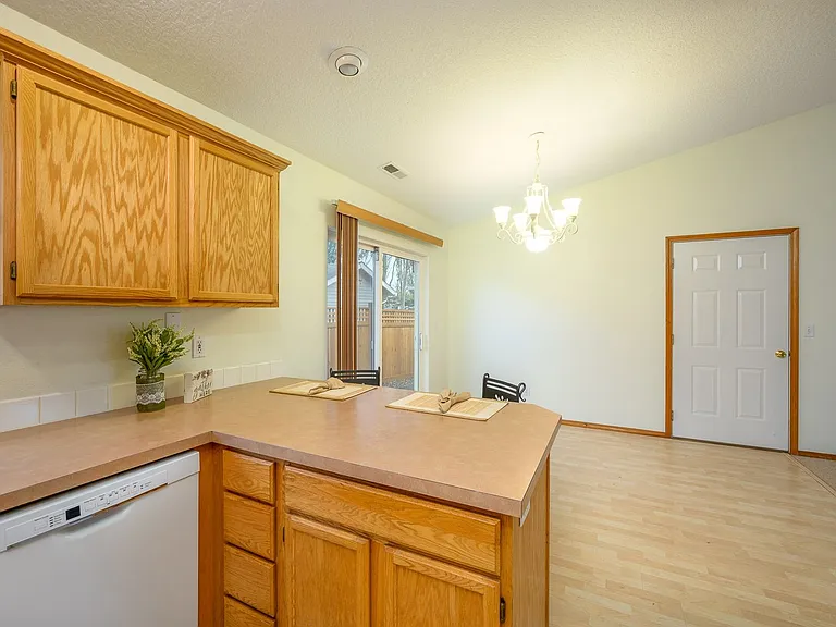 357 NE Faulconer Ct — Photo 11