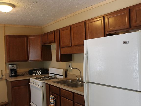 3rd image of 216 Beverly Dr