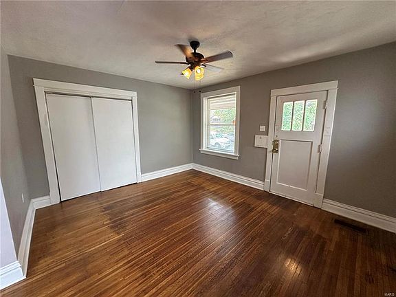 3rd image of 3959 Potomac St #1B-1BA-904SQFT