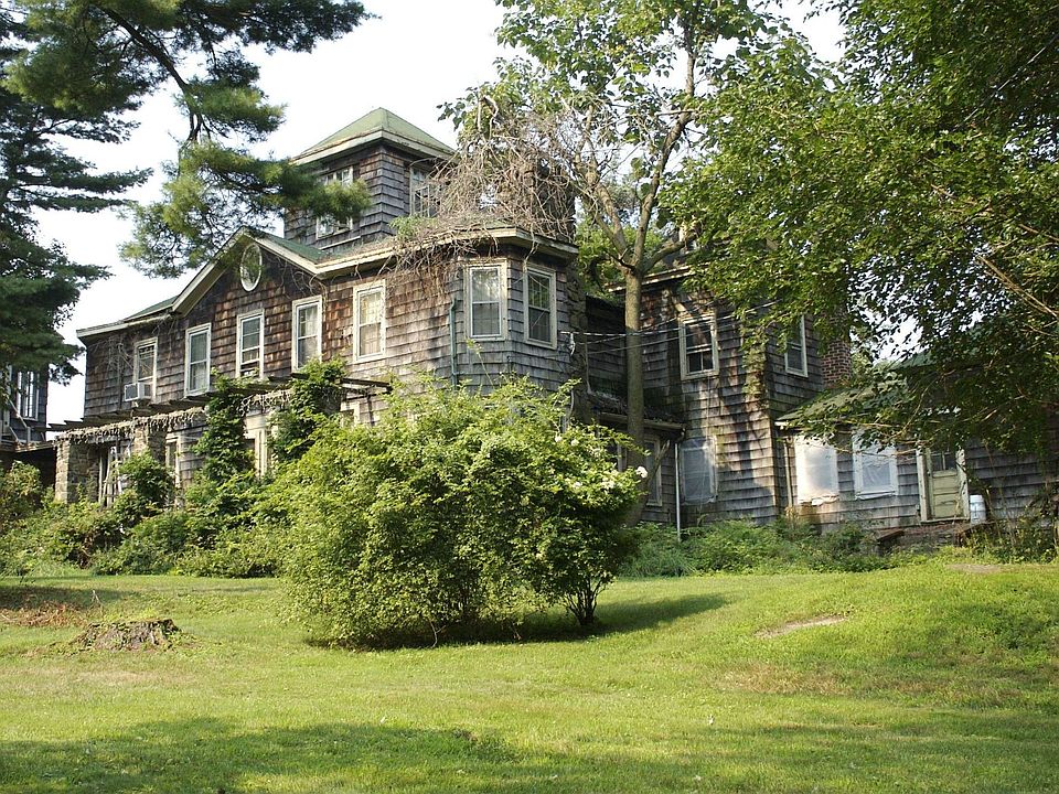 Partial view of Chase Manor (main house only; cottage 