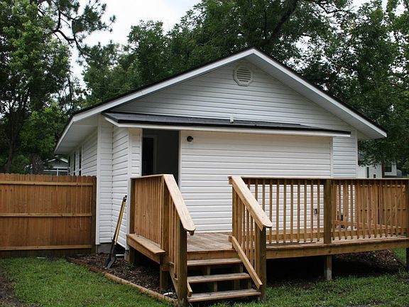 5th image of 3239 Gilmore St