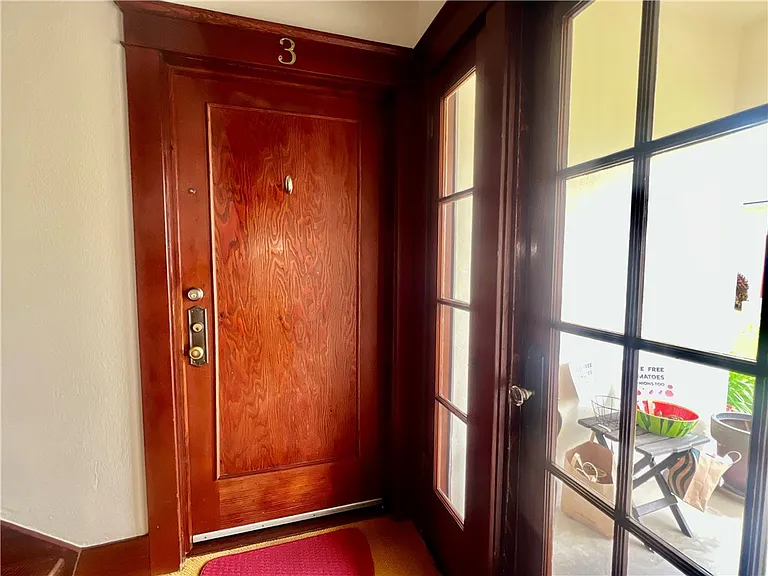 115 W Stueckle Ave #3 — Photo 3