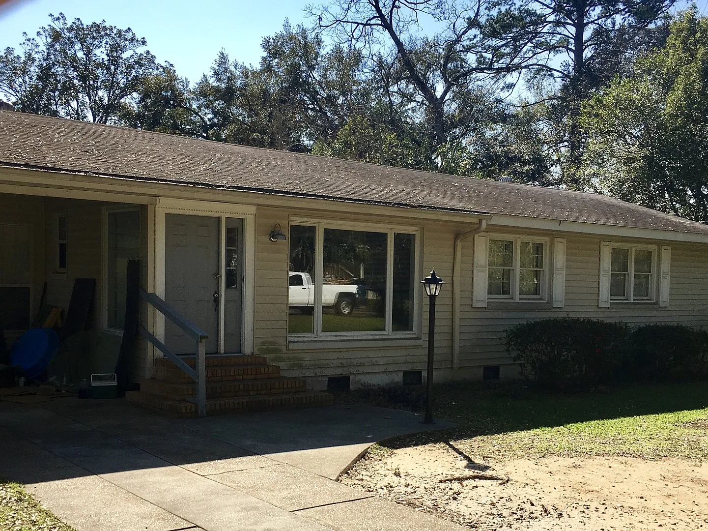 HUGE 3 Bedroom House on Crabapple for Fall 2027 — Photo 3