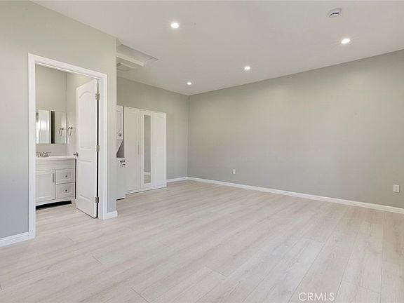 3rd image of 10933 Nassau Ave