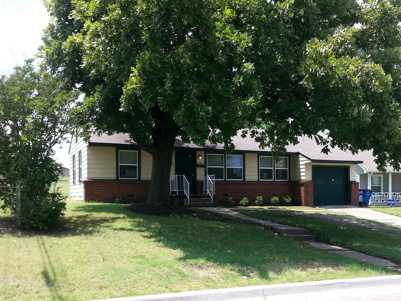 3 bed, 1100 sqft, $1,200 — Photo 1